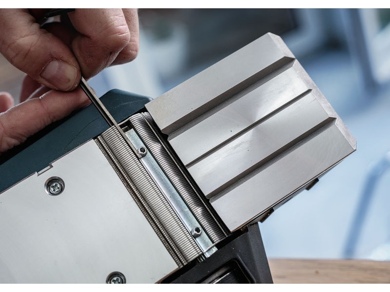 Skobeljni nož Bosch PRO, Dimenzije: 82x5,5x1,1mm, 2608635904